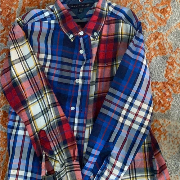 Boys size 12 Tommy Hilfiger  jeans and med shirt. - Picture 4 of 4